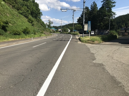 写真:国道107号入り口(東由利側)